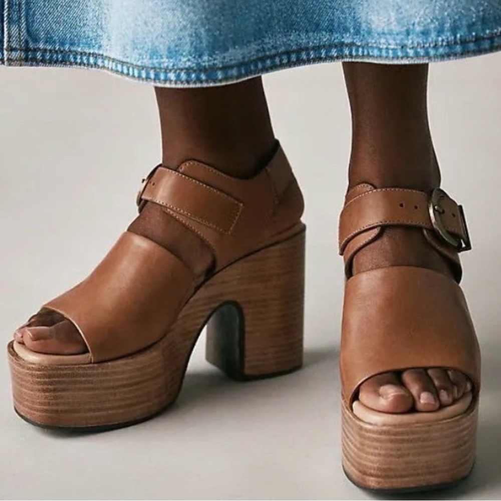NWT Seychelles Brown platform sandals
